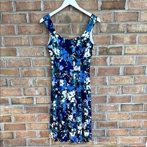 London style collection blue floral sundress. Stretchy fabric. Size small.
